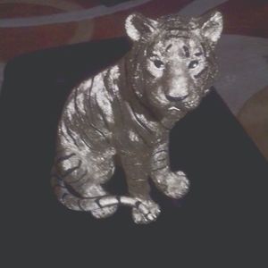 Solid stone china tiger with rhinestoneyes
